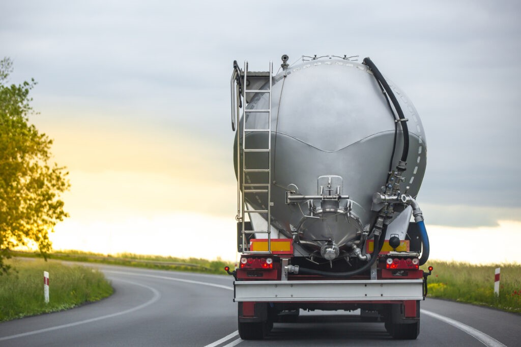 Transporte de produtos químicos: como garantir conformidade